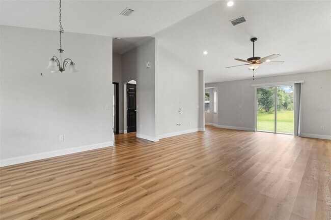 Building Photo - 2799 Thomas Ln