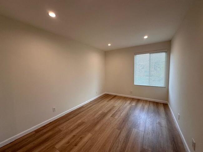 Building Photo - Beautiful 4-Bedroom Home located in one of most desirable neighborhoods