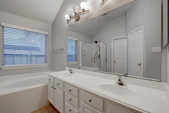 Building Photo - 12130 Piney Bend Dr