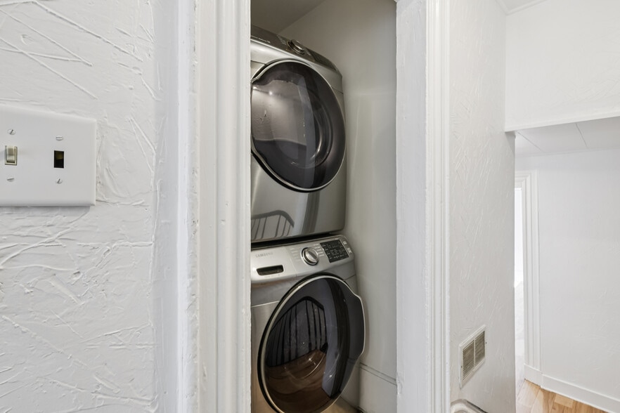 In unit Laundry - 4723 Butler St