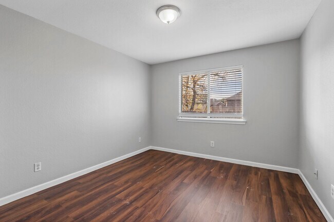 Building Photo - 1716 Manor Garden Curve