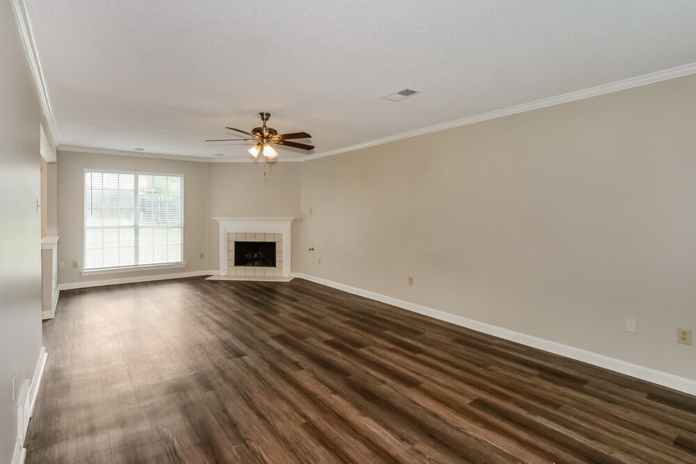 Building Photo - 5554 Lakefront Dr