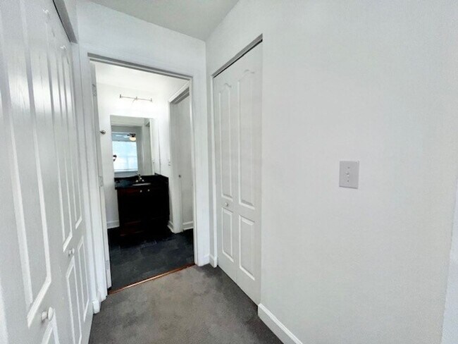Building Photo - MOVE IN NOW!! Gated community Miriada! 1st floor 1X1.5 bath condo near pool area!!! Laminate wood...