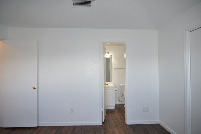 Building Photo - 5709-5711 Shadydell Drive