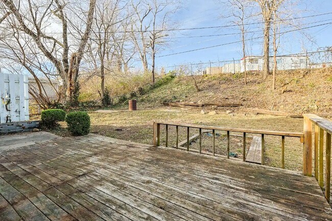 Building Photo - 3713 Woodlawn Terrace