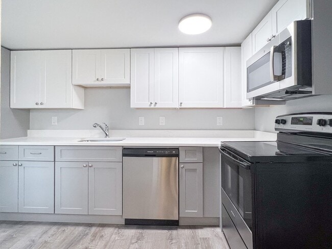 Building Photo - 25 Common St