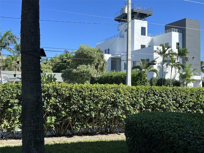 Building Photo - 505 NE 20th Ave