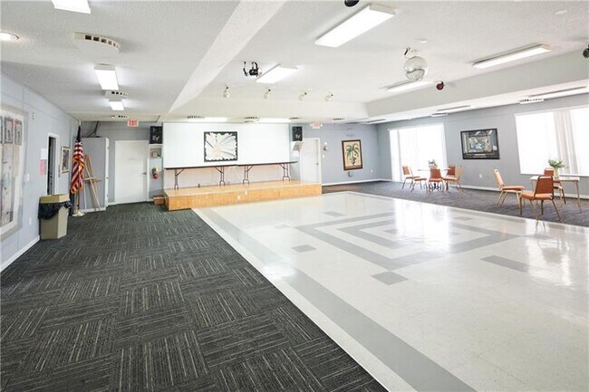 Building Photo - 1830 N Lauderdale Ave