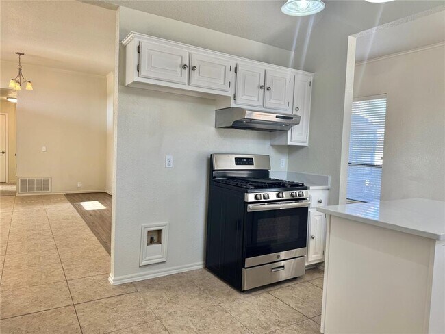 Building Photo - 1913 Lois Lynn Ln