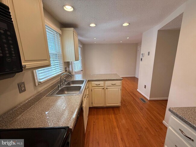 Building Photo - 3288 Wyndale Ct