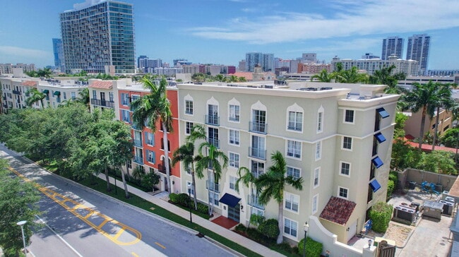 Building Photo - 780 S Sapodilla Ave