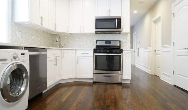 Building Photo - 2957 N Avers Ave