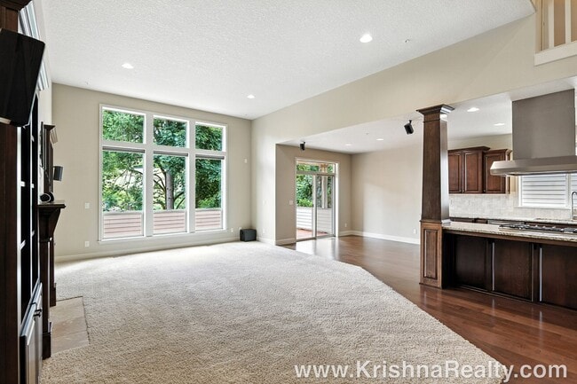 Building Photo - Gorgeous 6 BD* 3 BA* Single Family Home Located In Charming Arbor Meadows In Portland! **Minutes ...