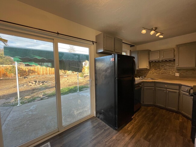 Building Photo - Cozy Tri-Level Home in Thornton! AVAILABLE...