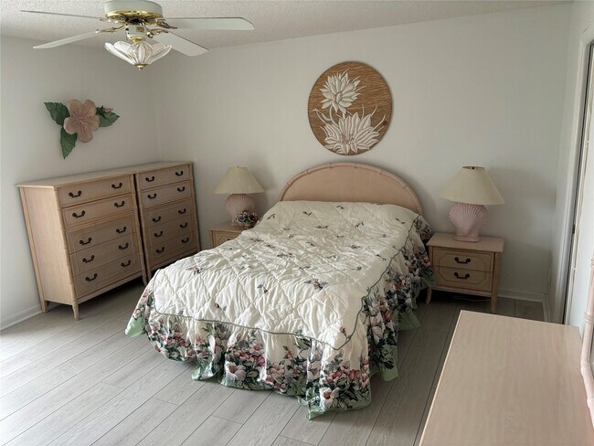 Building Photo - 4053 Cornwall C