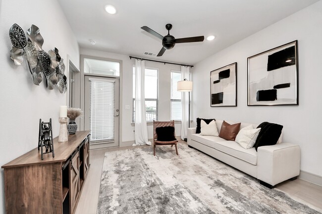 Building Photo - 4840 N Shepherd Dr