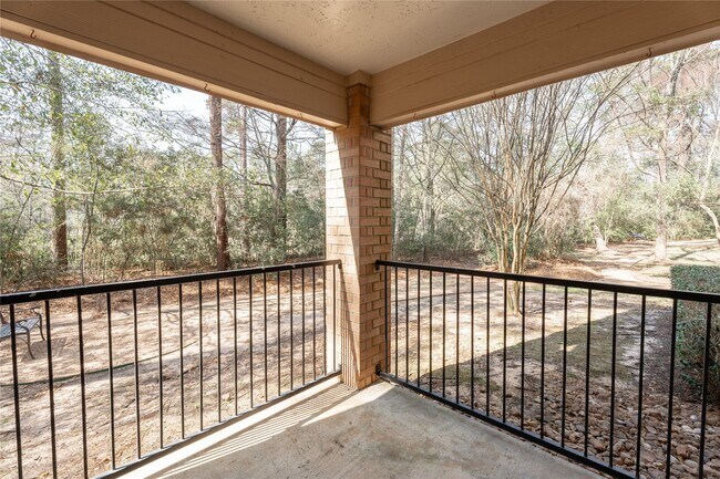 Building Photo - 8051 Bay Branch Dr