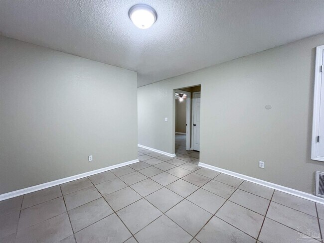 Building Photo - 1106 Fretz St