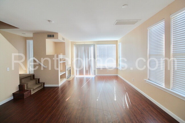 Building Photo - 1157 S Cabrillo Dr