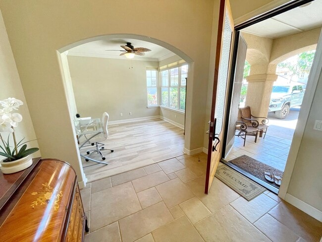 Building Photo - Luxury Island Living in Hokulani Golf Vill...