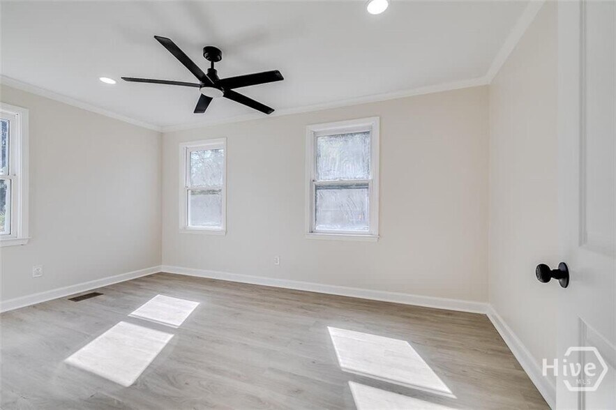 Building Photo - 2110 E 56th St