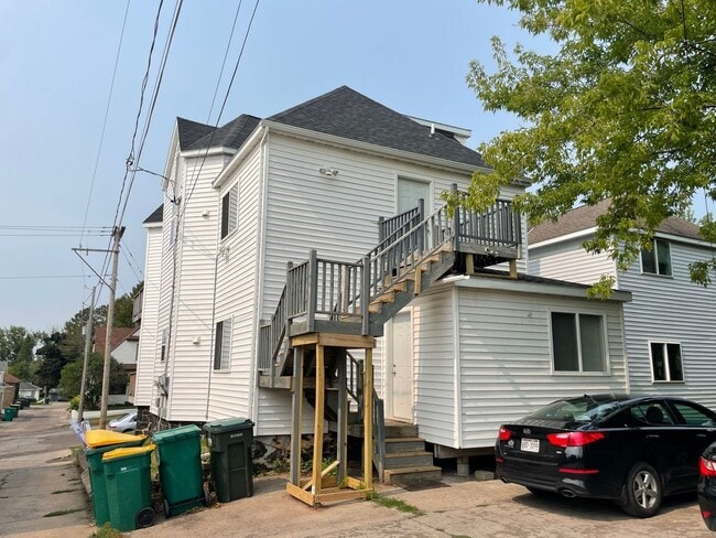 Building Photo - 416 N 15th Ave E