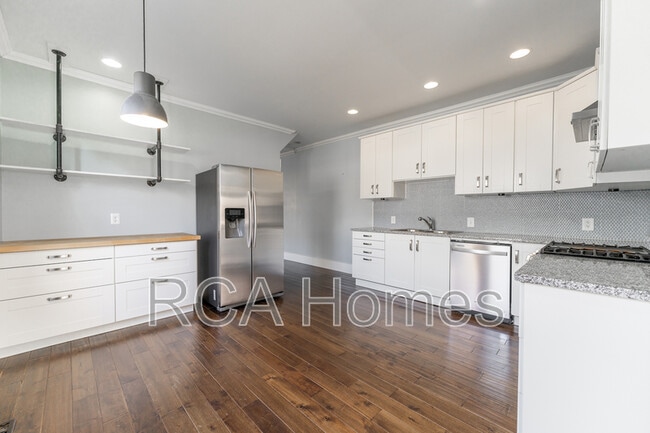 Building Photo - 1037 E Tabor St