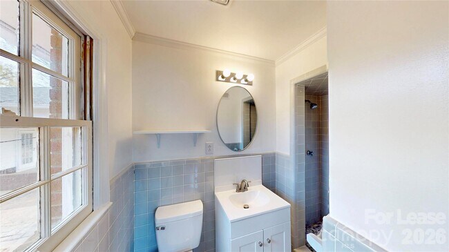 Building Photo - 6821 View Way Dr