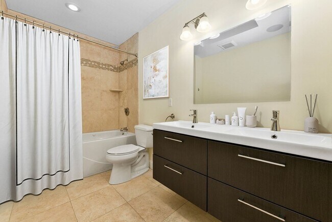 Building Photo - 350 W 2nd St