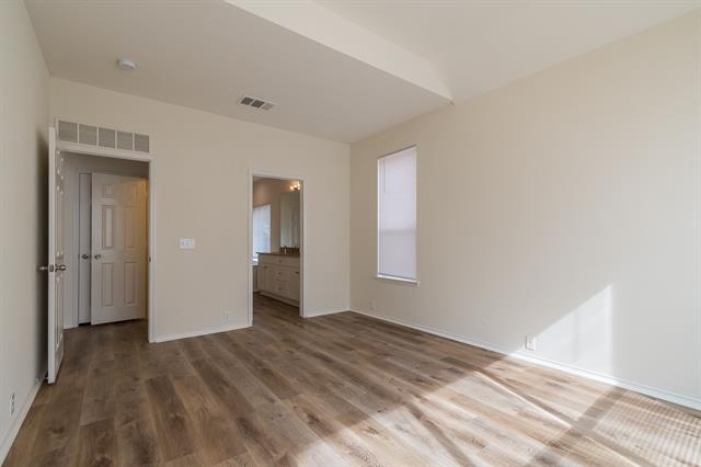 Building Photo - 3614 English Oak Dr