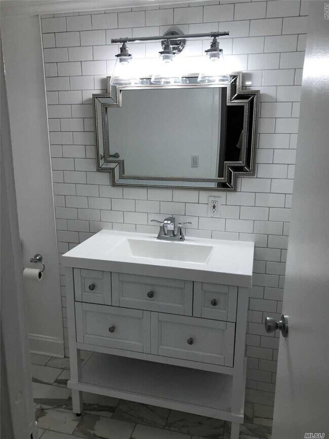 Building Photo - 287 Sagamore Hills Dr