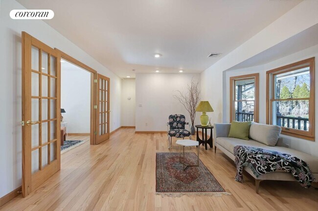 Building Photo - 563 Montauk Hwy