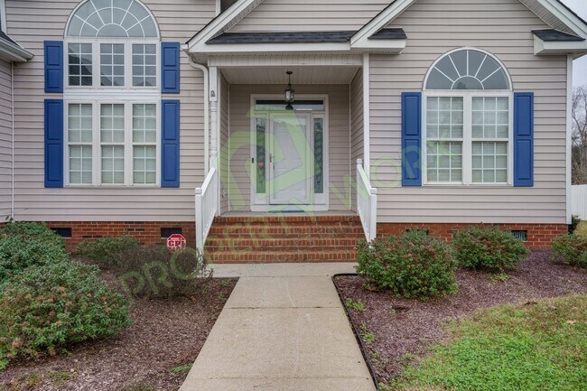 Building Photo - Executive Style Rental in Red Oak