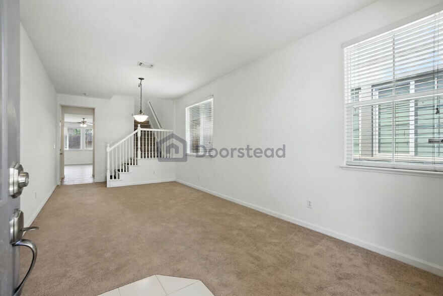 Building Photo - 252 Crescent Moon Dr