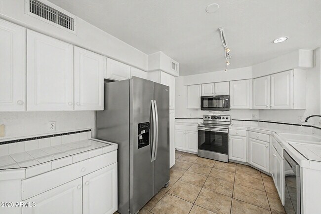 Building Photo - 13166 W Cypress St