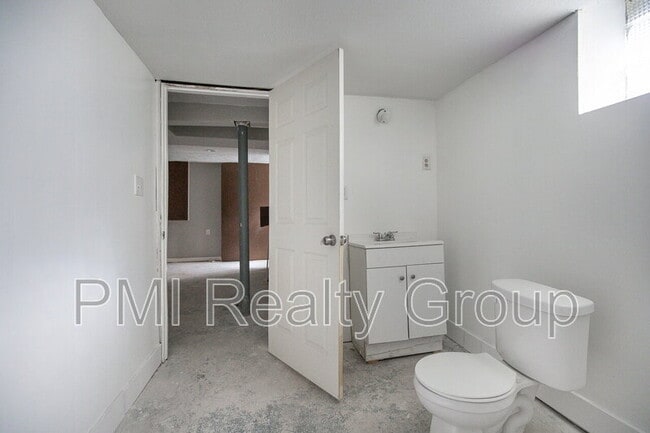 Building Photo - 476 E 108th St