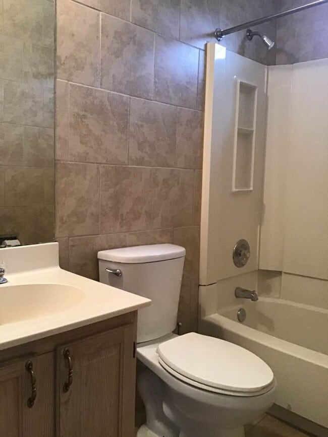 Building Photo - Room in 3 Bedroom Townhome at Cressingham Ct