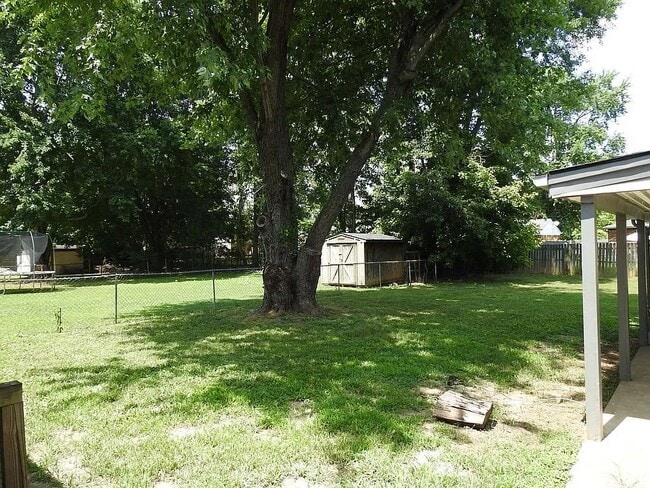 Building Photo - Logwood Ave
