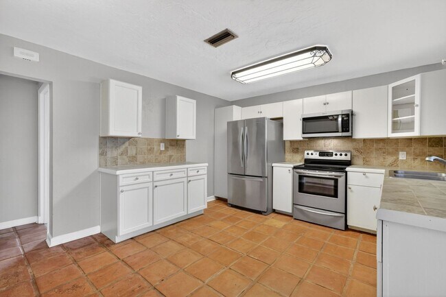 Building Photo - 1627 Canal Ct