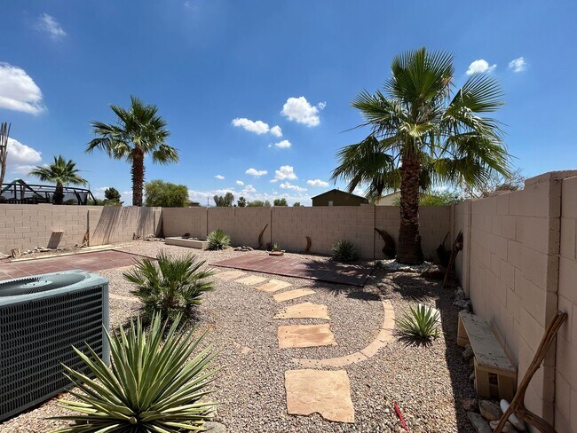 Building Photo - Spacious 3-Bedroom Home in Sought-After Jo...