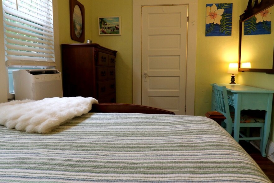 Building Photo - 2016 Hallwood Pl