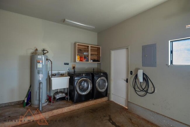 Building Photo - 95-211 Hoailona Place