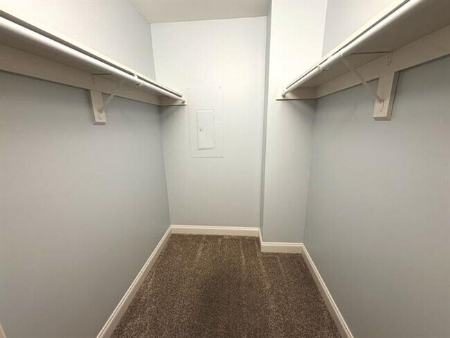 Building Photo - 1BD/1BA Condo located in The Monarch