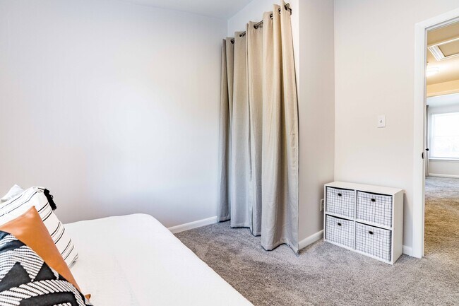 Building Photo - 1708 Ithaca Ln