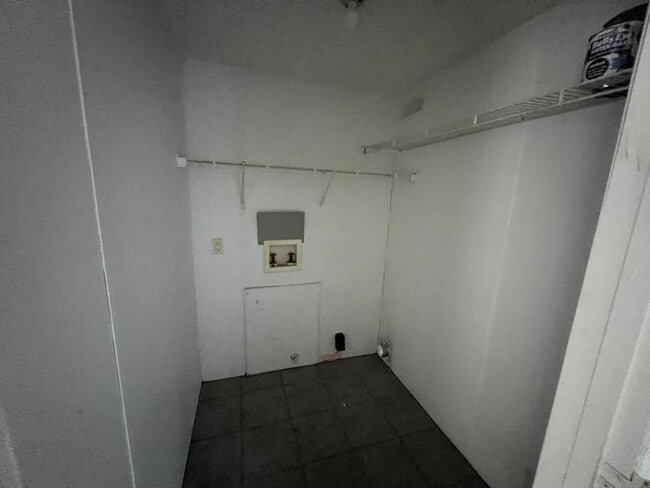 Building Photo - 5135 N Western Dr