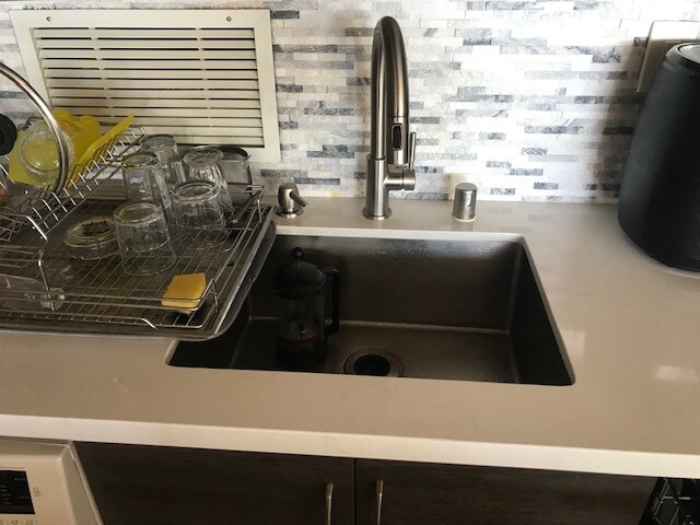 Sink - 2333 Kapiolani Blvd