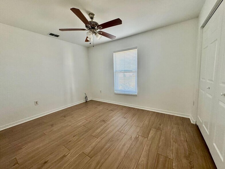 Building Photo - 2306 NE 5th Terrace