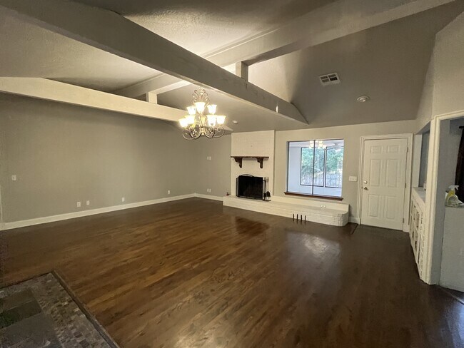 Building Photo - 1313 Brookhaven Dr