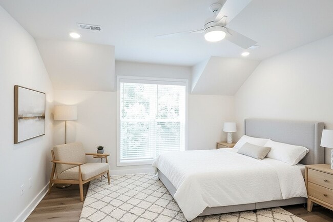 Building Photo - Dog-Friendly Townhome in Desirable Belvedere Community