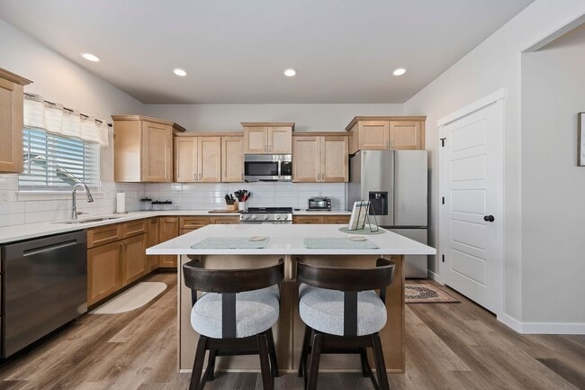 Building Photo - 1138 Crestview Dr